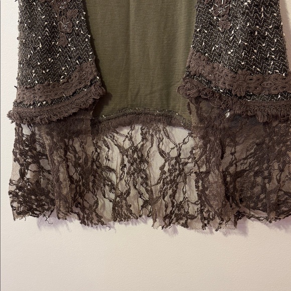 Miss Me Olive Lace Vest with Sequins Size Medium - Picture 4 of 6
